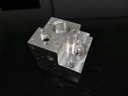 높은 정밀도 Cnc 시제품 기계로 가공 적당 장비/발전기는 분해합니다