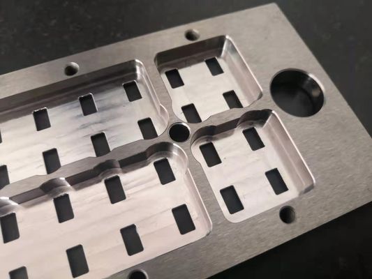 반도체 기계장치 Cnc 맷돌로 가는 성분 배 부속품 SUS304